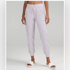 LULULEMON DANCE STUDIO LINED MID RISE JOGGER (light grey/white) SIZE 6